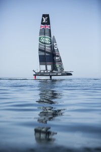 the-land-rover-bar-team-foiling-during-the-acws-oman_c-harrykh-land-roverbar_014