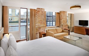DoubleTree by Hilton London-Docklands Riverside King Guest Room