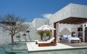 luxury-villa-and-pool-960-598