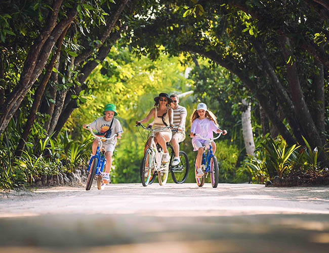 Famiglia in bicicletta