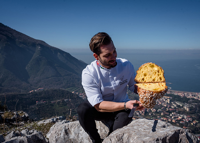 Vincenzo Donnarumma con colomba